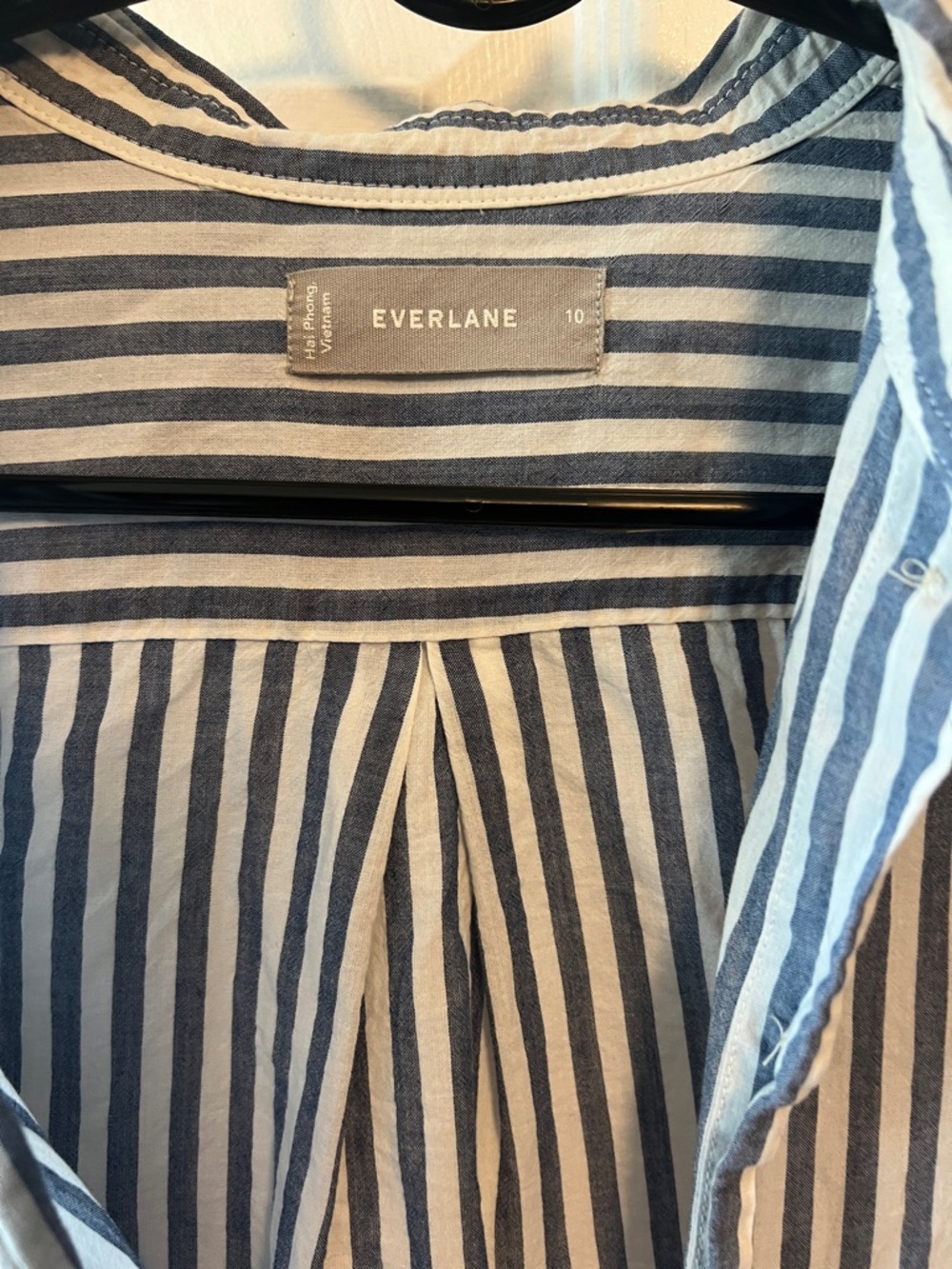 Everlane Blue and White Striped Button-Down Shirt - Picture 3 of 8